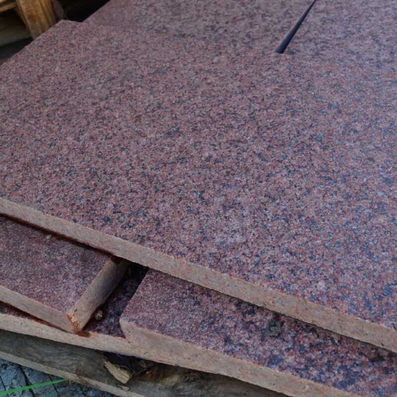 Гранитная плитка Imperial Red 600*300*18 термо, м2