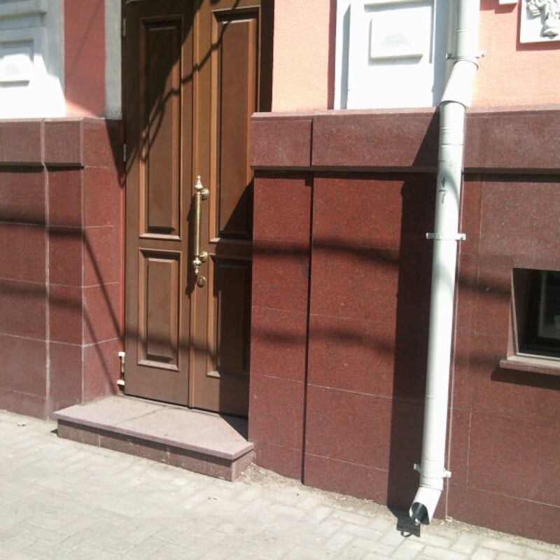 Гранитная плитка Imperial Red 600*300*18, м2