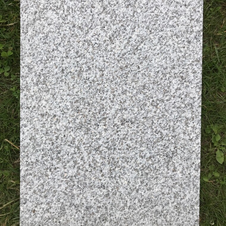 Гранит Камбулатовский плитка 600*300*30 м2