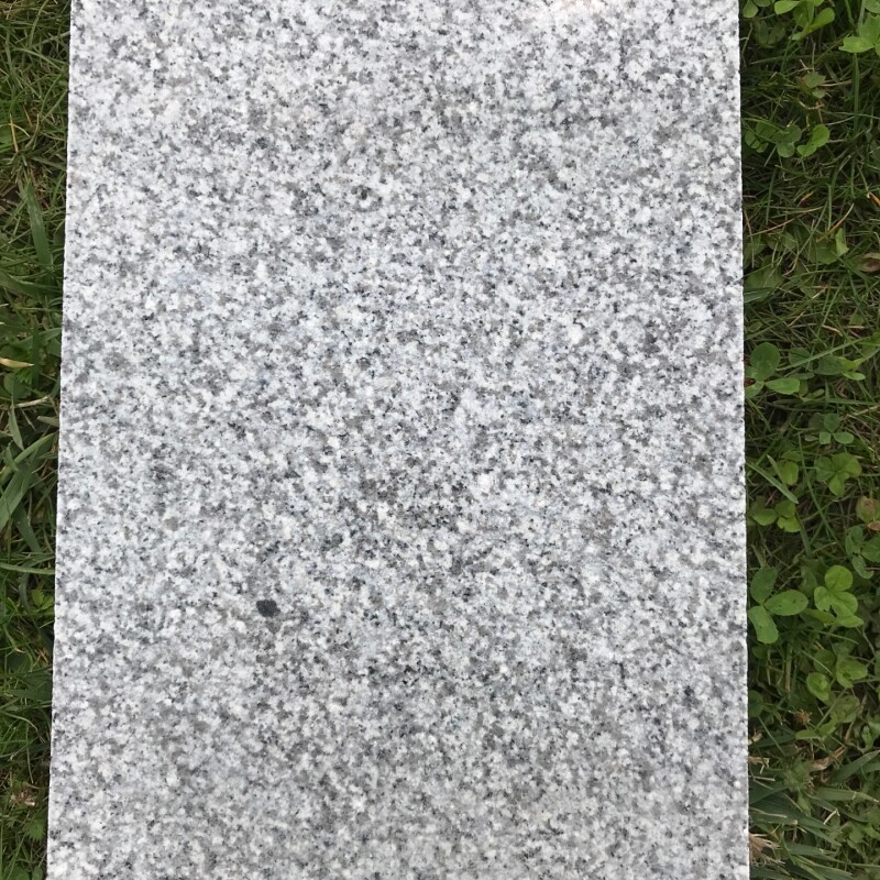 Гранитная плитка Камбулатовская 600*300*30, полированная