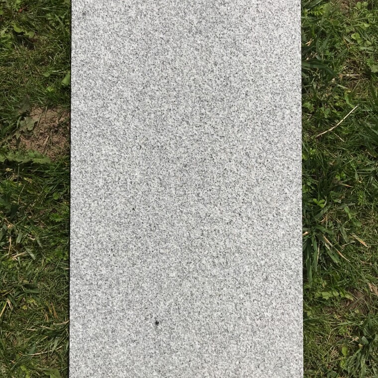 Гранитная плита мощения Цветок Урала 300*300*50 м2