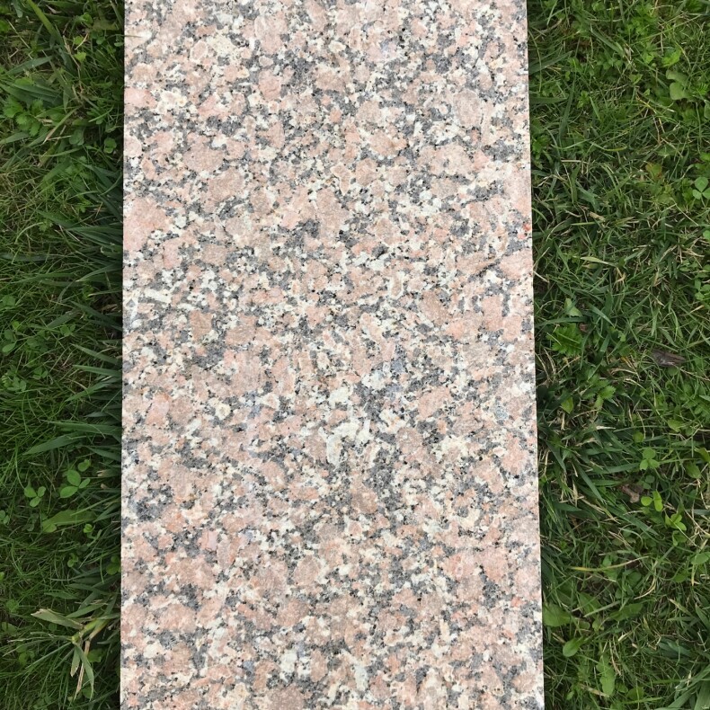 Гранит Южно-Султаевская плитка 600*600*30 м2