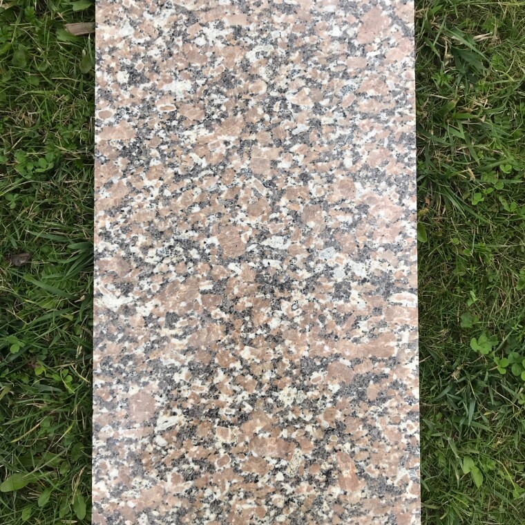 Гранит Южно-Султаевская плитка 600*600*20 полированная
