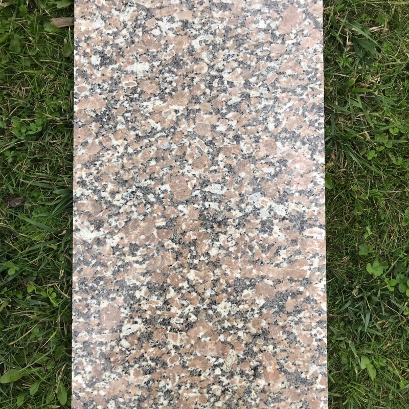 Гранитная плитка Южно-Султаевская 300*300*30, полированная