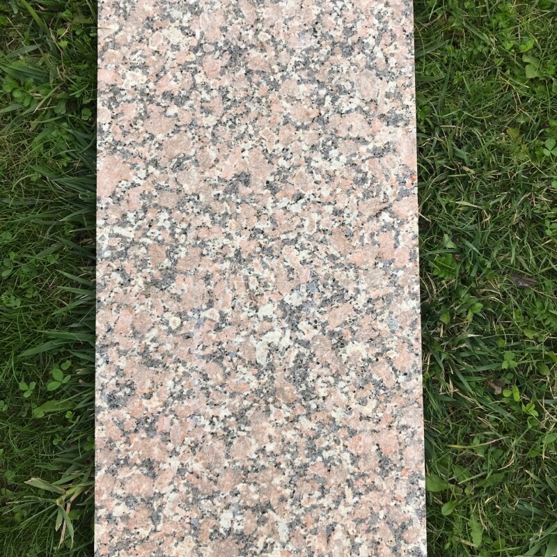 Гранитная плита Южно-Султаевская 300х300х50, м2