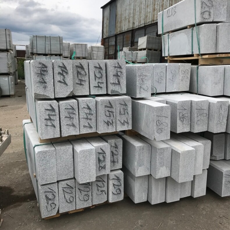 Гранитный бордюр ГП-1 300*150*погон. Гранит Камбулатовский