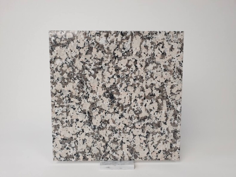 Гранитная плитка 305*305*10 мм. Гранит Bianco Sardo (Италия), белый, серый, натуральный камень
